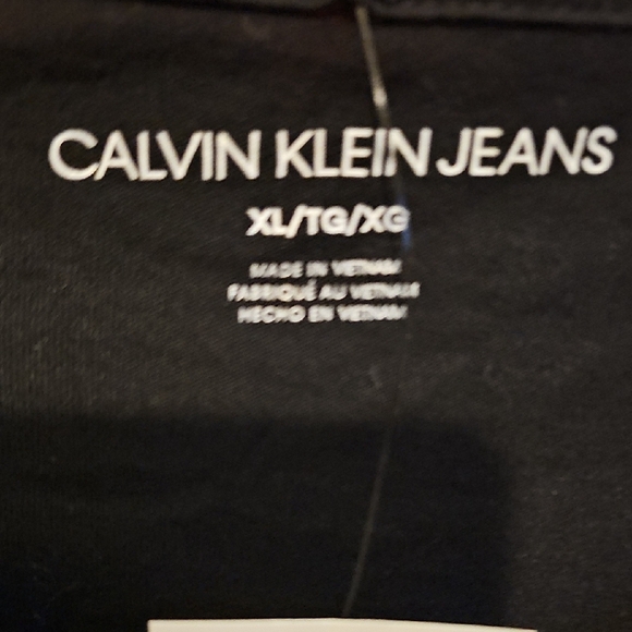 Calvin Klein NWT Women'ss Black Heart Graphic T-Shirt SIZE XL - Picture 2 of 6